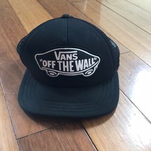 Vans ‘off the wall’ trucker hat